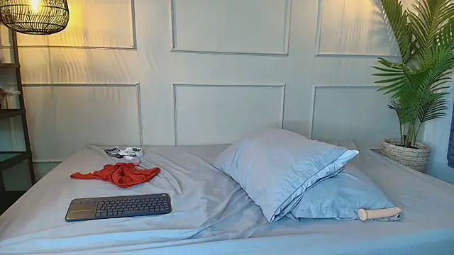 danibell sweet online show from March 31, 9:04 pm