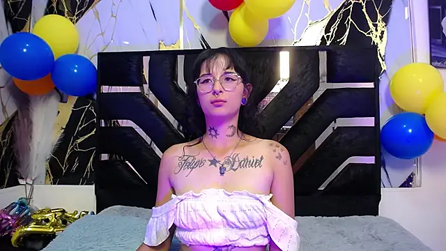 sophiesmithcs online show from March 26, 9:05 pm