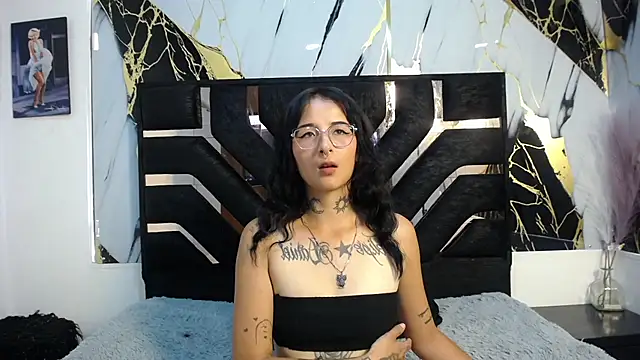 sophiesmithcs online show from April 2, 9:01 pm