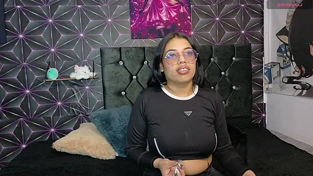 AryahMoonn online show from March 26, 3:30 am