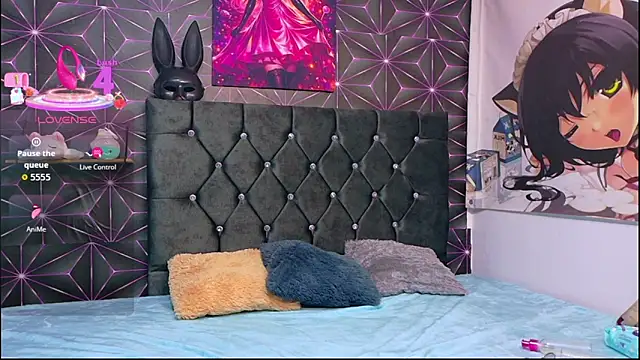 AryahMoonn online show from April 4, 3:27 am