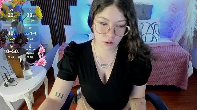 Sweet Alicee   online show from April 9, 7:30 pm