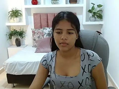 Lunilove   online show from March 26, 7:04 pm