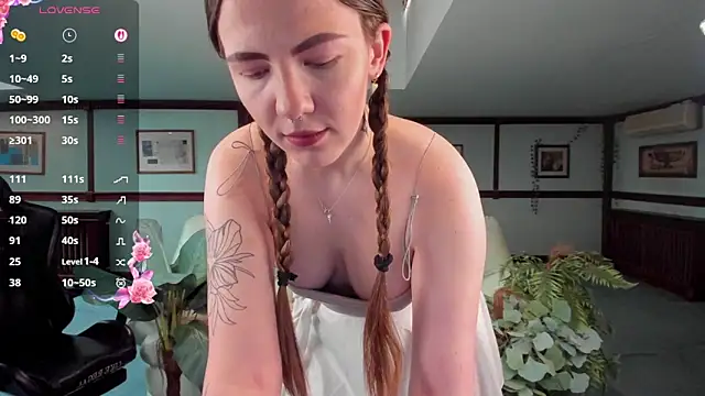 Kirarustle1 online show from April 8, 1:19 am