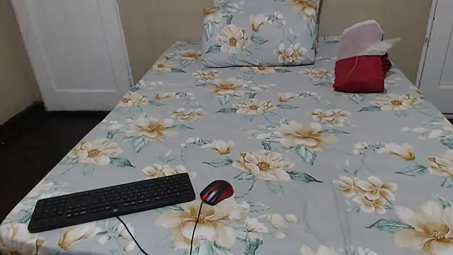 YourShySweetGal online show from April 4, 6:07 pm