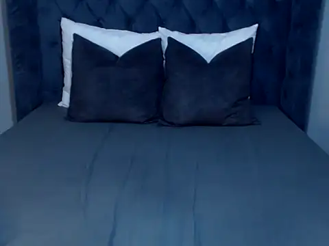 LillyPeachy21x online show from April 6, 8:21 pm