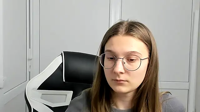 Mia kristal online show from March 22, 8:31 am