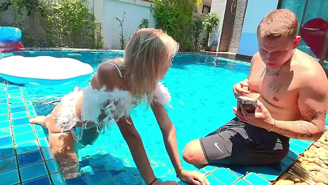 Rosy Aleks online show from April 10, 5:35 am