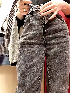 NinaParri online show from April 9, 4:48 am