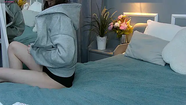 MonaHicks online show from April 8, 6:54 pm