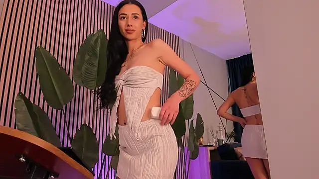 TiaCyrrus online show from March 20, 3:50 pm