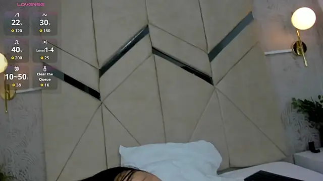 ZoeCooper1 online show from April 7, 2:08 pm