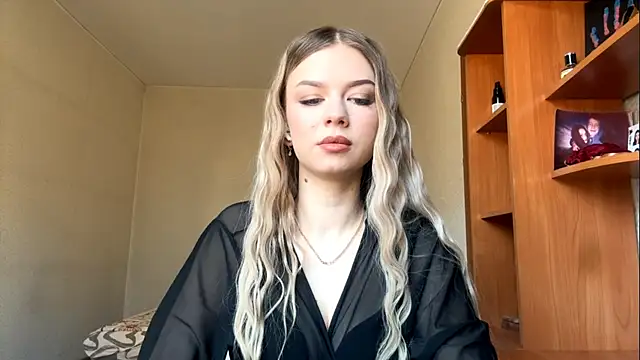 DeettaTolly online show from March 29, 5:17 am