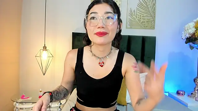 ParisFlowerr online show from April 8, 12:07 pm