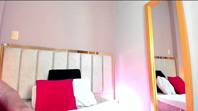 CloeRosell online show from March 28, 6:40 pm