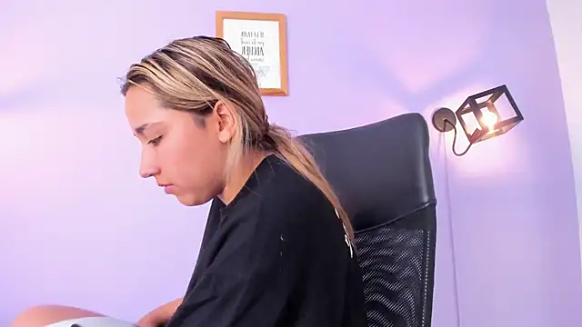 milliesummer online show from April 8, 12:18 pm