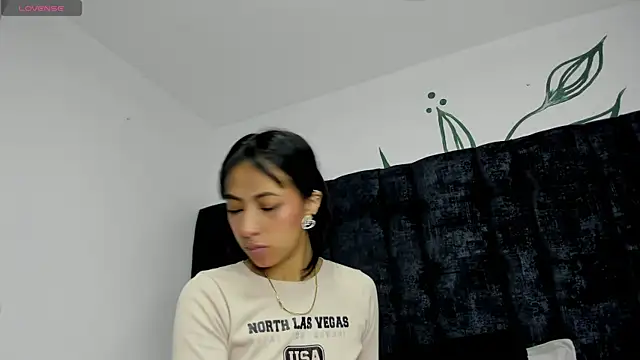 BONIE WILLS online show from May 7, 12:31 pm