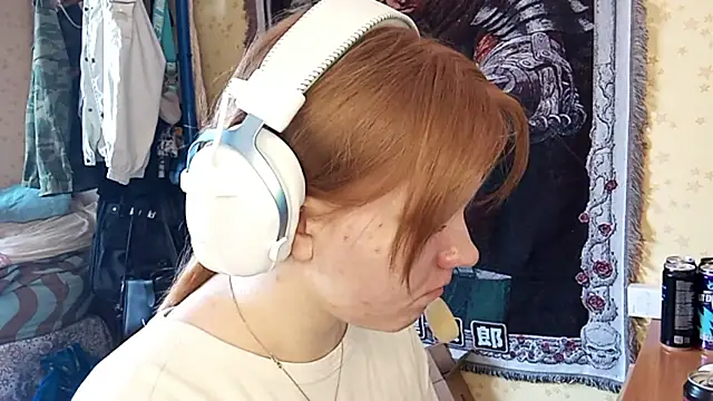 BelladeSimons online show from March 31, 8:47 am