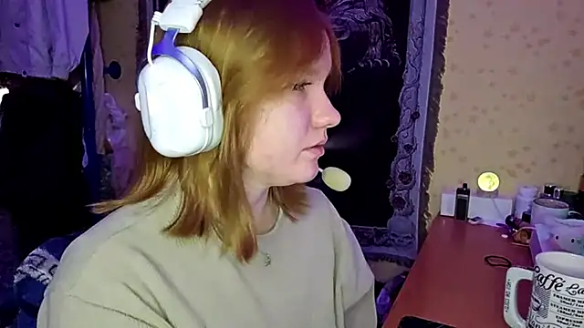 BelladeSimons online show from March 30, 5:18 am