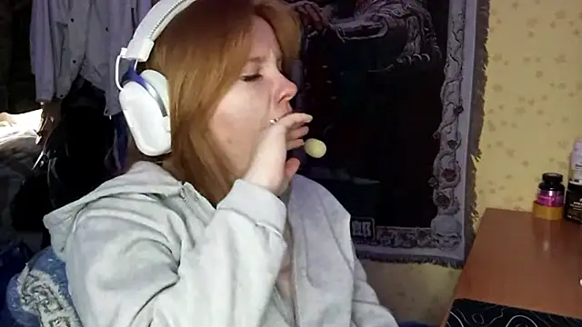 BelladeSimons online show from April 6, 5:30 am