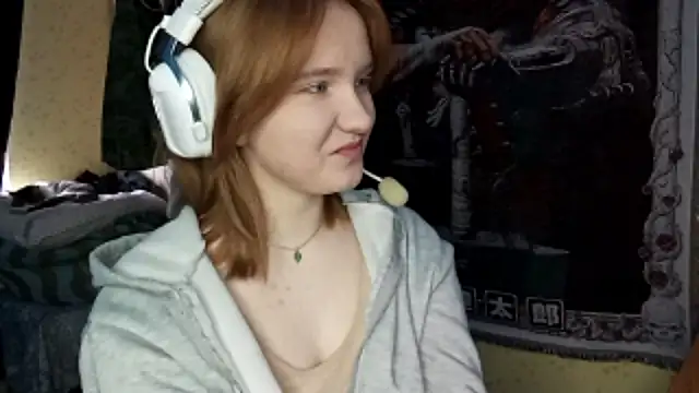 BelladeSimons online show from April 13, 7:53 am