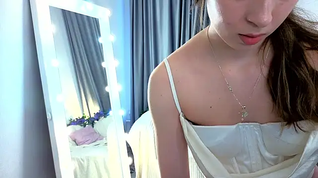 LiuYani online show from April 7, 1:35 pm