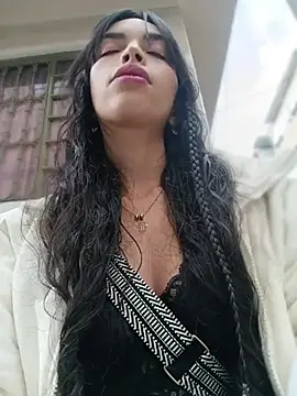 DolceLucie online show from March 23, 9:10 pm