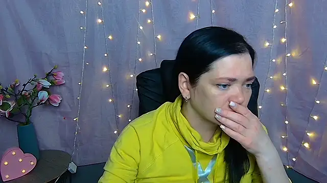 LauraFinn online show from March 24, 1:27 pm