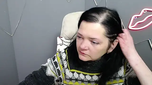 LauraFinn online show from April 12, 6:16 am