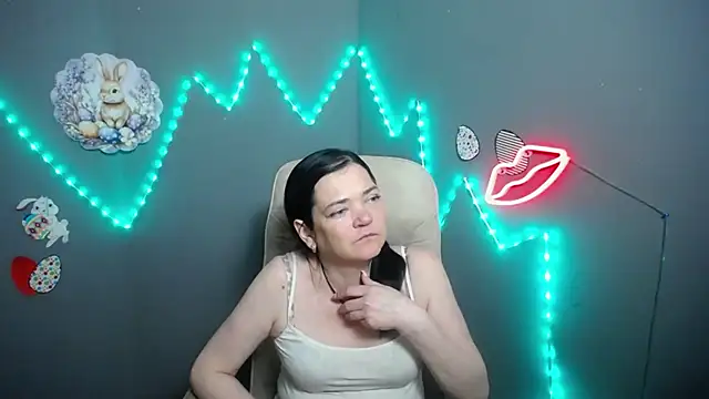 LauraFinn online show from April 6, 6:20 pm