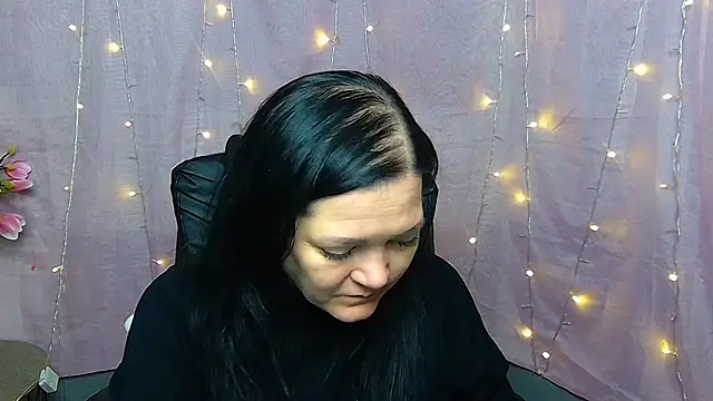 LauraFinn online show from March 22, 7:20 pm