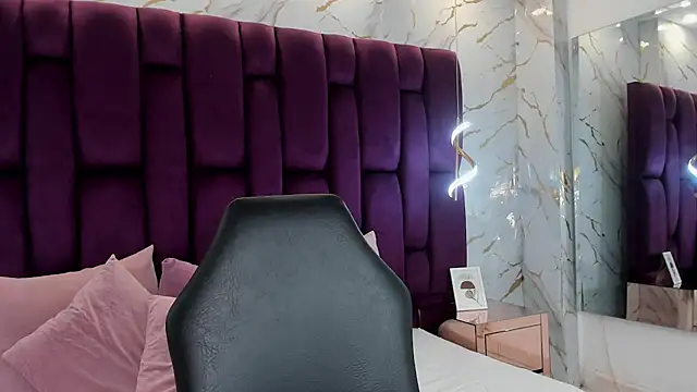 milamonroyy online show from April 10, 4:07 am