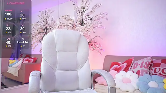 LucyWeisser online show from March 31, 7:47 pm