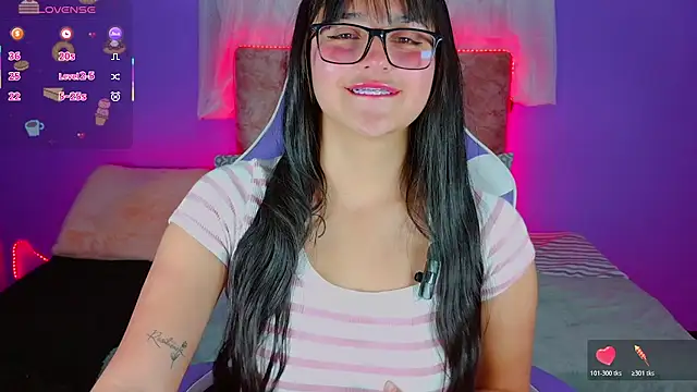 1 Scarllet  online show from April 1, 11:00 am