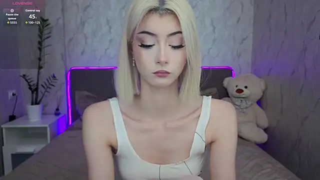 kittysocutie online show from May 24, 12:09 am