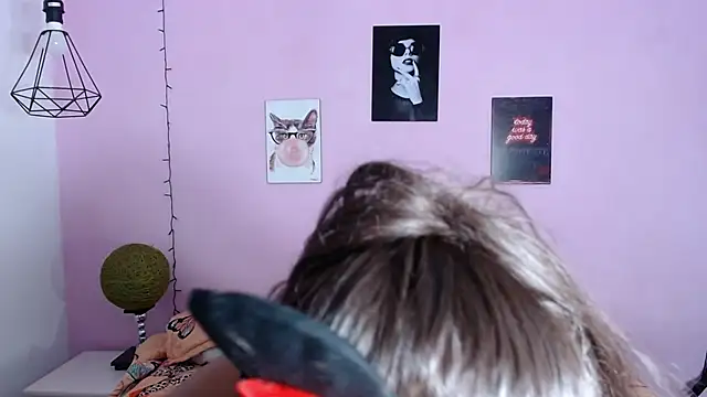 aisha laurent online show from April 7, 2:19 pm