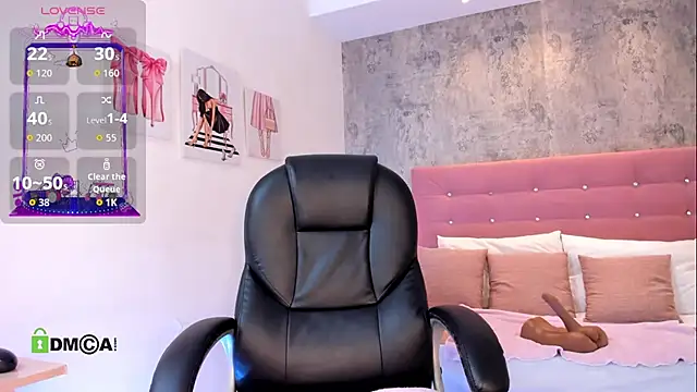 brithany  collins online show from April 1, 10:40 pm