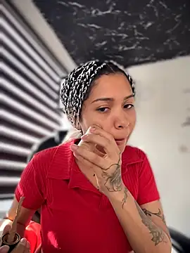 Laila LS online show from April 10, 1:39 pm