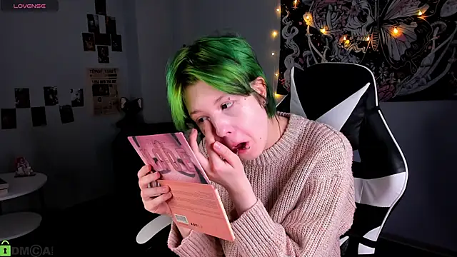 LittleKittenStar online show from April 9, 2:47 am