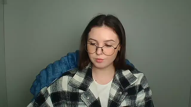 Nika nik a online show from April 1, 11:22 am