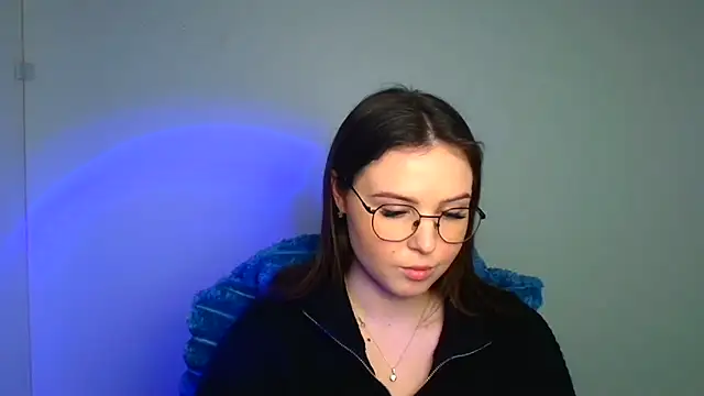 Nika nik a online show from April 9, 6:52 am