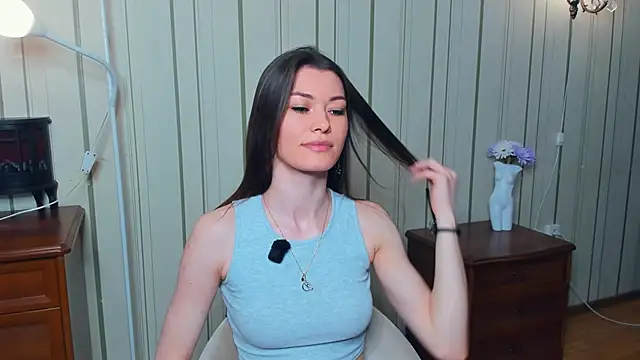 JulissaLipoma online show from April 3, 8:01 am