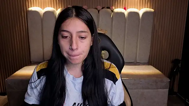 Melannyy V online show from March 28, 12:37 pm