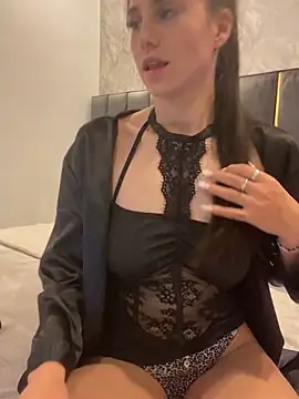 valery evan online show from April 4, 1:43 pm