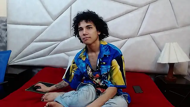 Nyx and Arian online show from April 10, 1:33 am