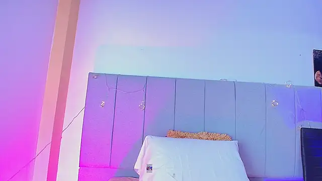 LiiaaGenner online show from March 22, 6:25 pm