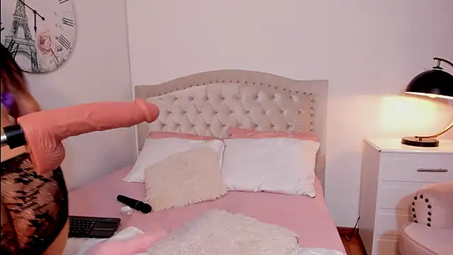 emiiross online show from May 15, 5:00 am