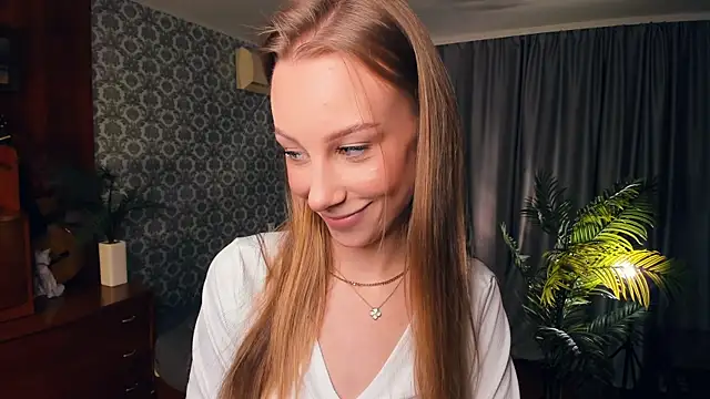 AmilyAmilli online show from April 8, 3:03 pm