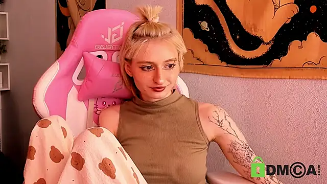 Kira  Cutie online show from March 21, 12:26 am