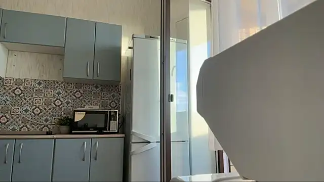 LypsiXo online show from April 3, 3:10 pm